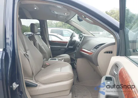 2015 Chrysler Town & Country Touring z USA, uszkodzony, nr VIN 2C4RC1BG2FR577786